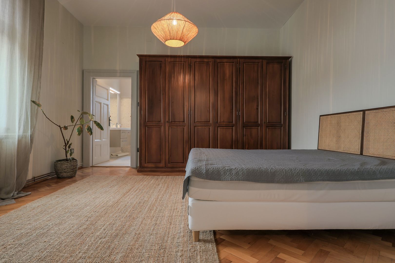 Apartament unic în Arad – Ultracentral, liniște, priveliște superbă - Poză 5