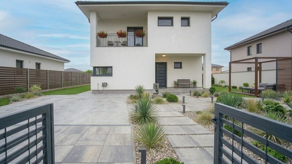 Corunca - Casă Individuală P+1 - 5 Camere (4 Dormitoare) - Teren 490 mp - Semifi - Poză 1
