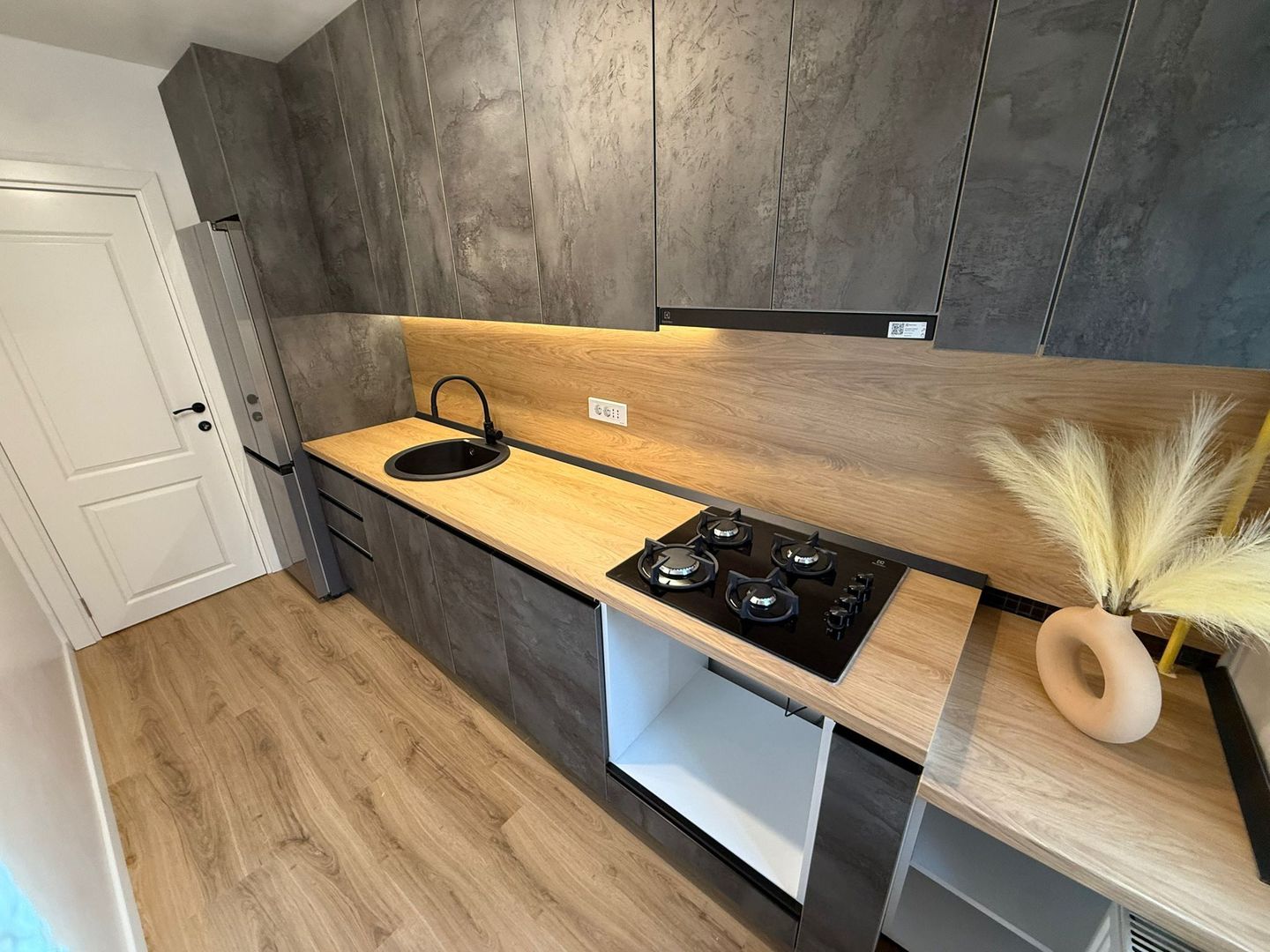 Garsoniera Renovata - Decomandata - Gorjului - Metrou 10 minute - Poză 3