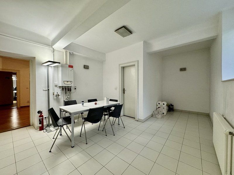 Birouri în imobil cu gradina amenajată - Poză 7