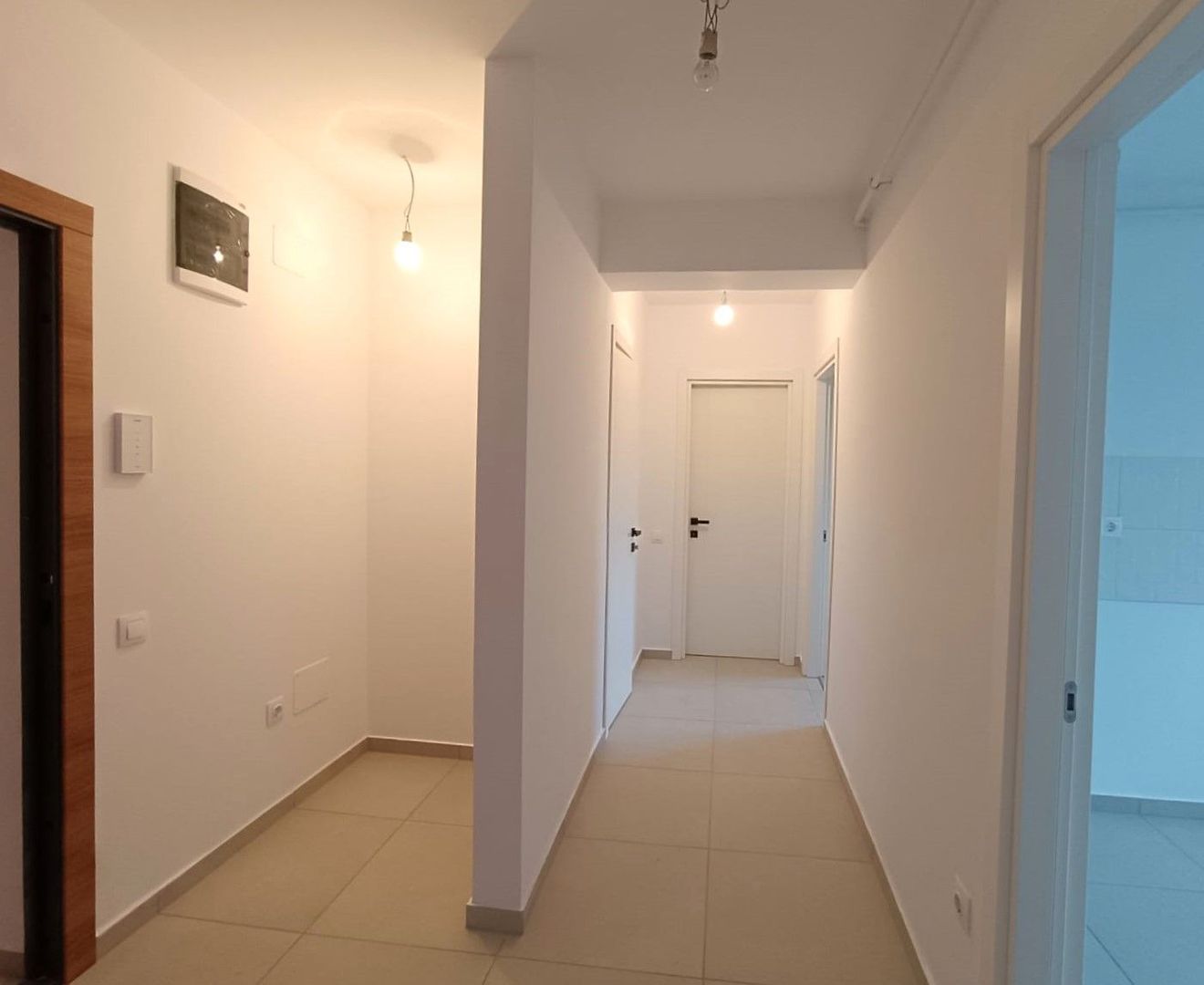 Vanzare apartament nou 2 camere Intabulat nou nelocuit  zona Tractorul - Poză 3