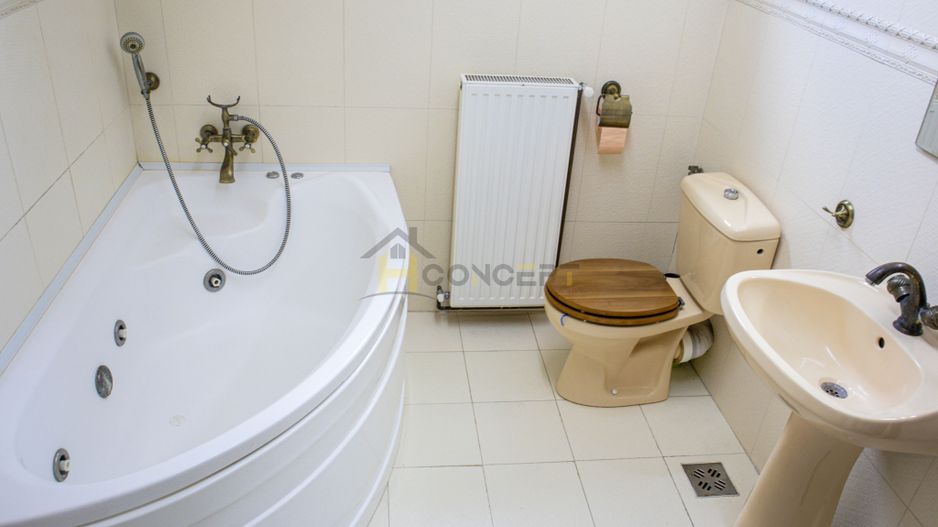 Vila spatioasa pt doua familii 10 camere Clinceni Monumentul Eroilor - Poză 24