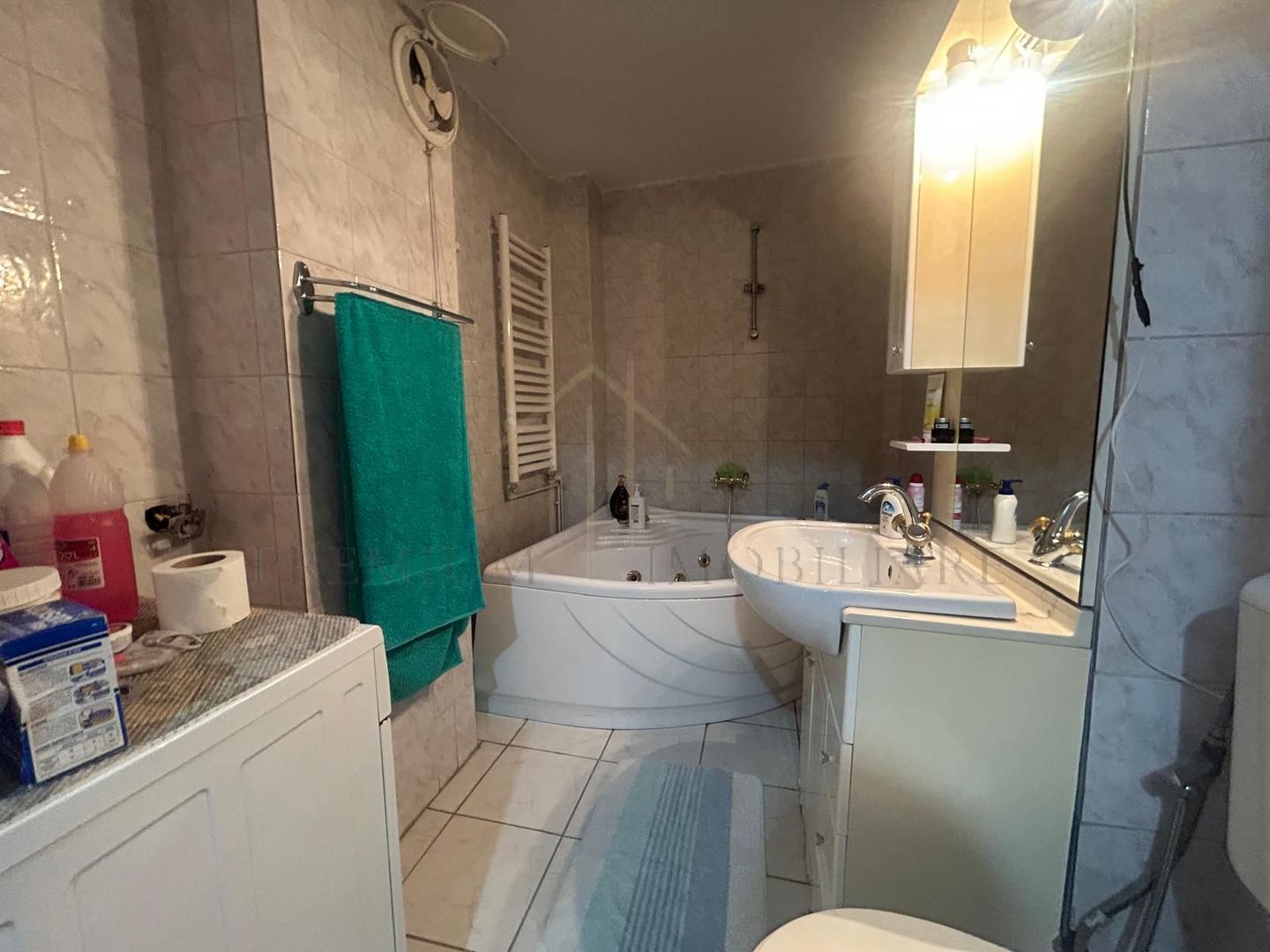 De vanzare Apartament 3 camere zona de jos - Poză 13