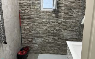 De vanzare apartament cu 3 camere, zona Mall. - Poză 7