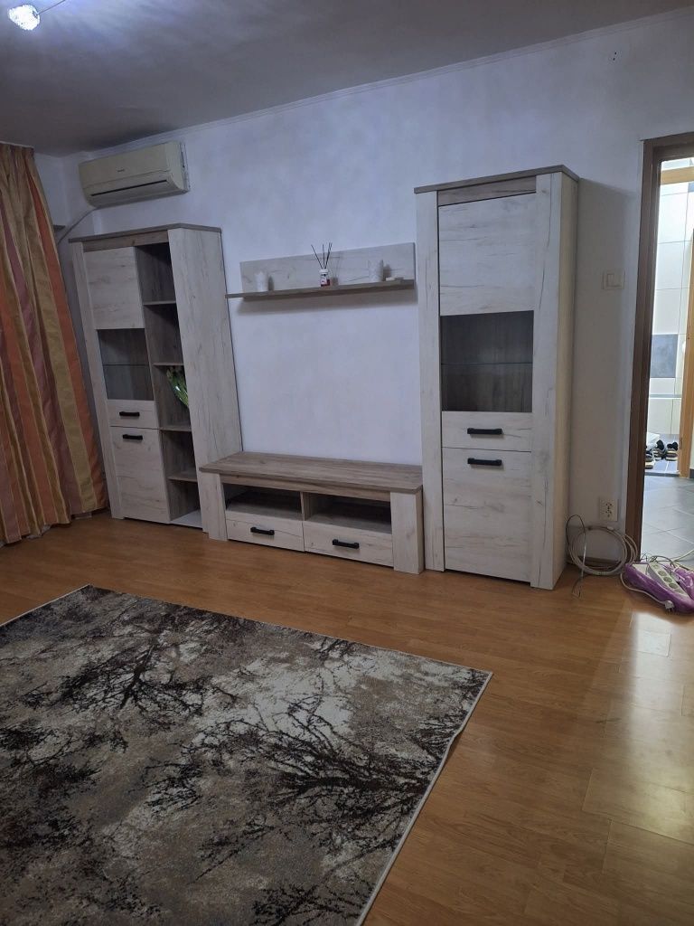 Închiriez garsonieră spațioasă Piața Muncii, bloc anvelopat, metrou - Poză 2