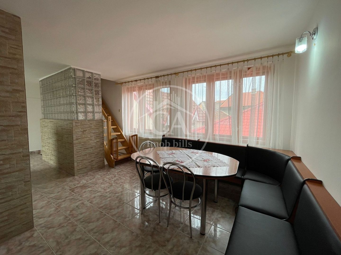 Casa de vânzare cu 8 camere de tip P+E+M in zona Rogerius, Oradea - Poză 1