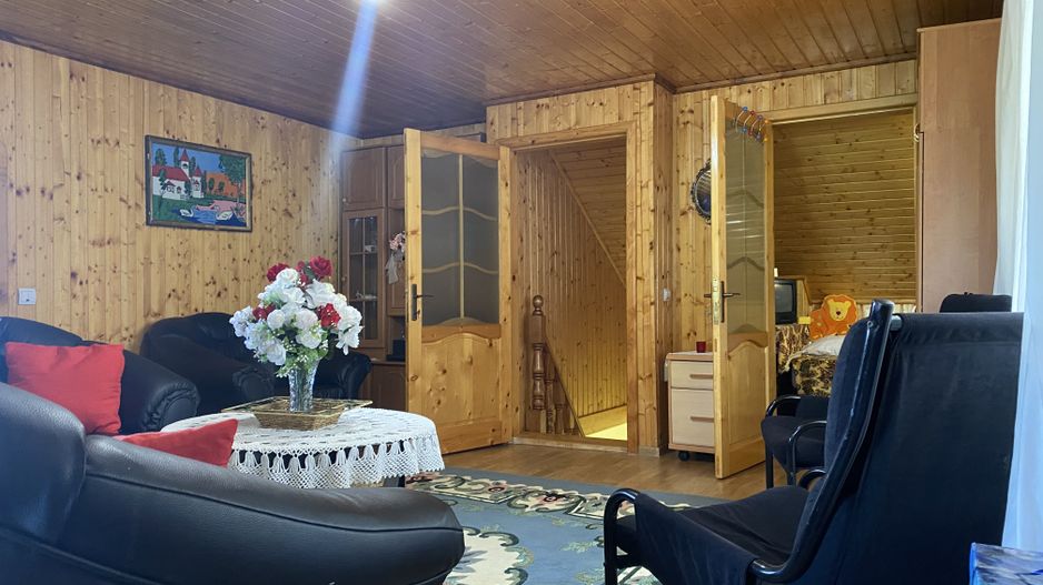 Oaza de liniste si verdeata! Vanzare casa cu 5 camere in Pucioasa - Poză 14