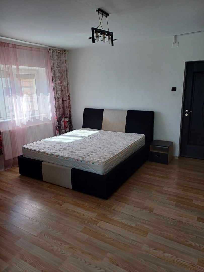 Apartament 3 camere – Zona Big (Bratiănu) – Mobilat, Utilat, Loc parcare - Poză 4