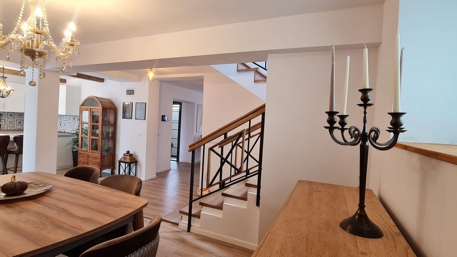 Vila spațioasă și elegantă de vânzare la intrarea în cartierul Turnișo - Poză 1