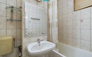 Apartament cu 3 camere, etaj intermediar - Poză 13