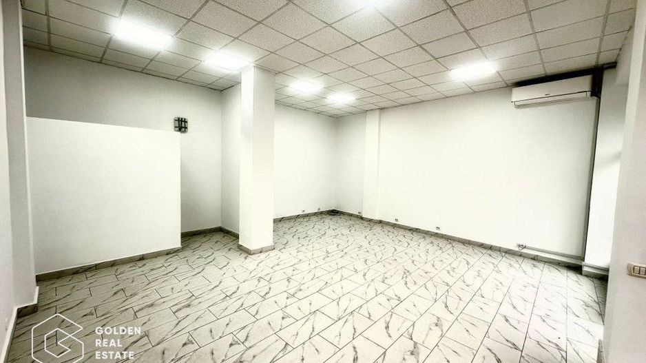Oportunitate! Spatiu comercial situat in inima orasului, 3 camere, acces stradal - Poză 1