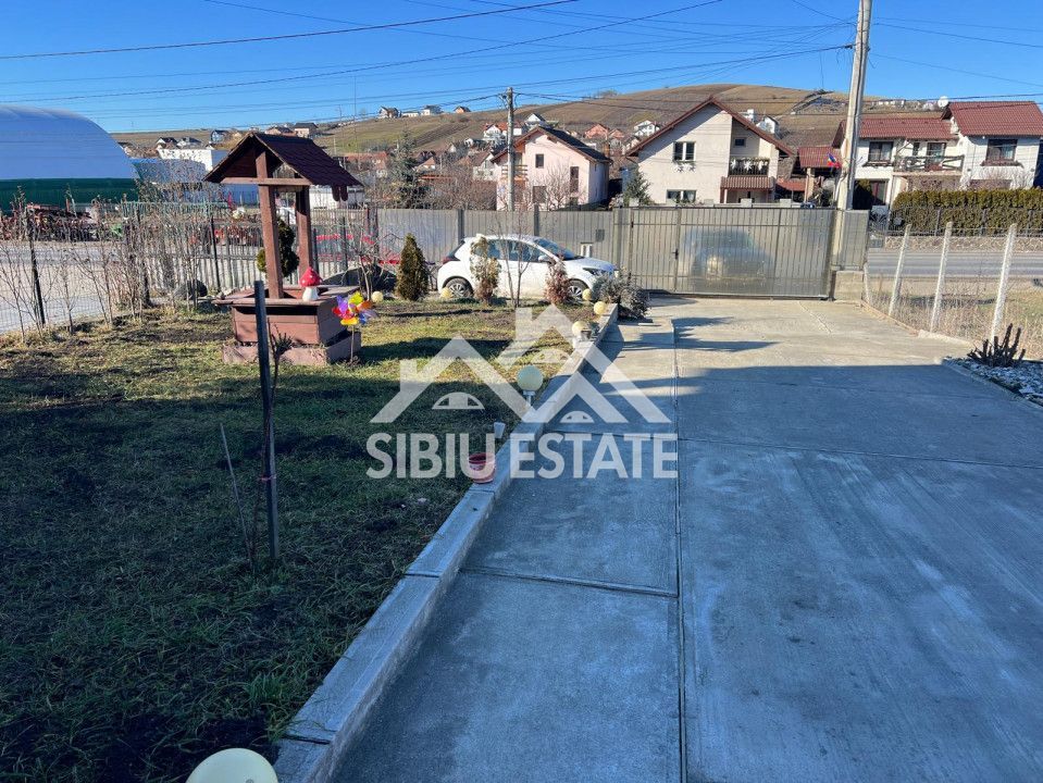 Casa duplex 100 mp utili, la intrare Sura Mare teren 1500 mp teren - Poză 2