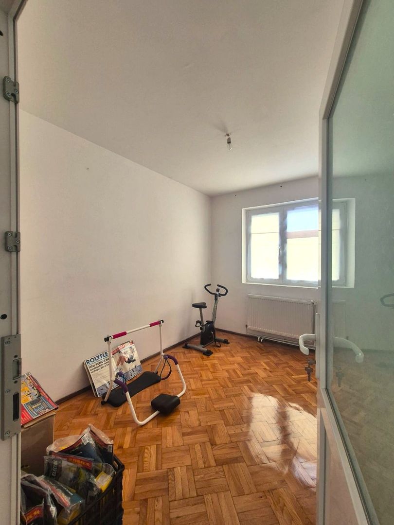 Casă pretabilă investiție, spațioasă, singur în curte, 600 mp teren - Poză 17