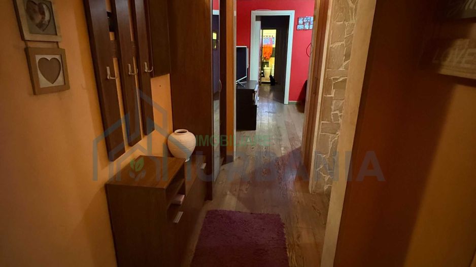 De vanzare apartament cu 3 dormitoare decomandate - Poză 2