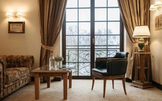 Apartament interbelic mare, cu compartimentare rară și potențial premium - Poză 1