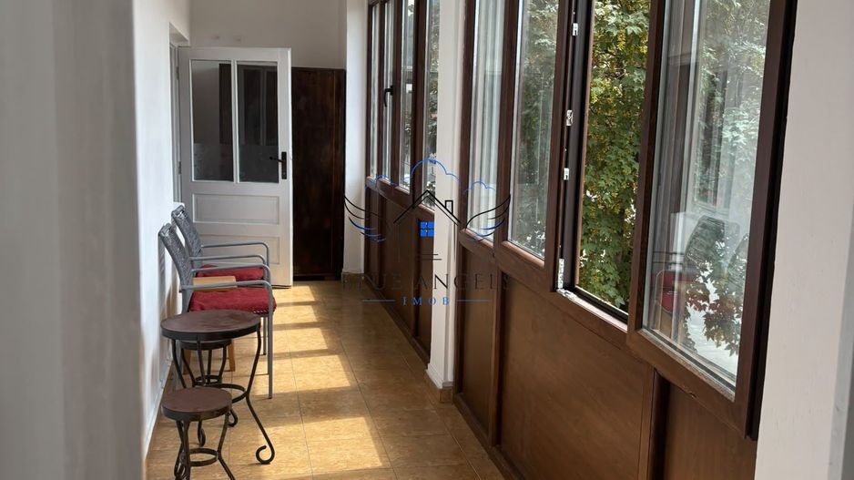 Apartament cu 3 camere – zona centrală - Poză 1