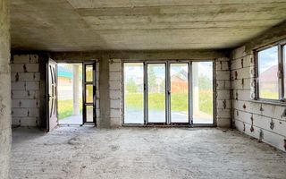 Casă cu potențial imens P+M, teren 7,91 ari, zonă liniștită, Ocna Șugatag. - Poză 5