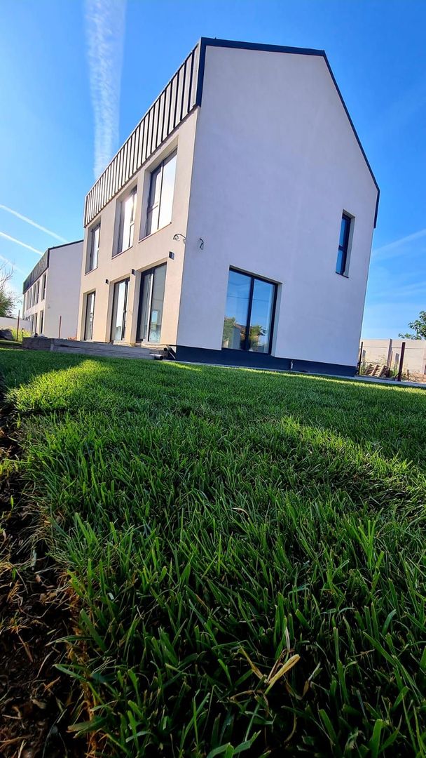 Vila individuala de vanzare Tunari - Poză 1