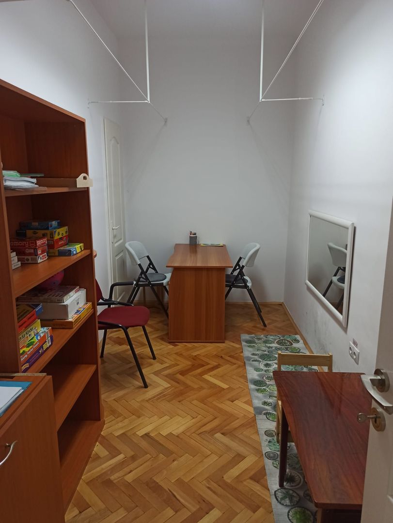 CASA CU 6 CAMERE ZONA CENTRAL - Poză 11
