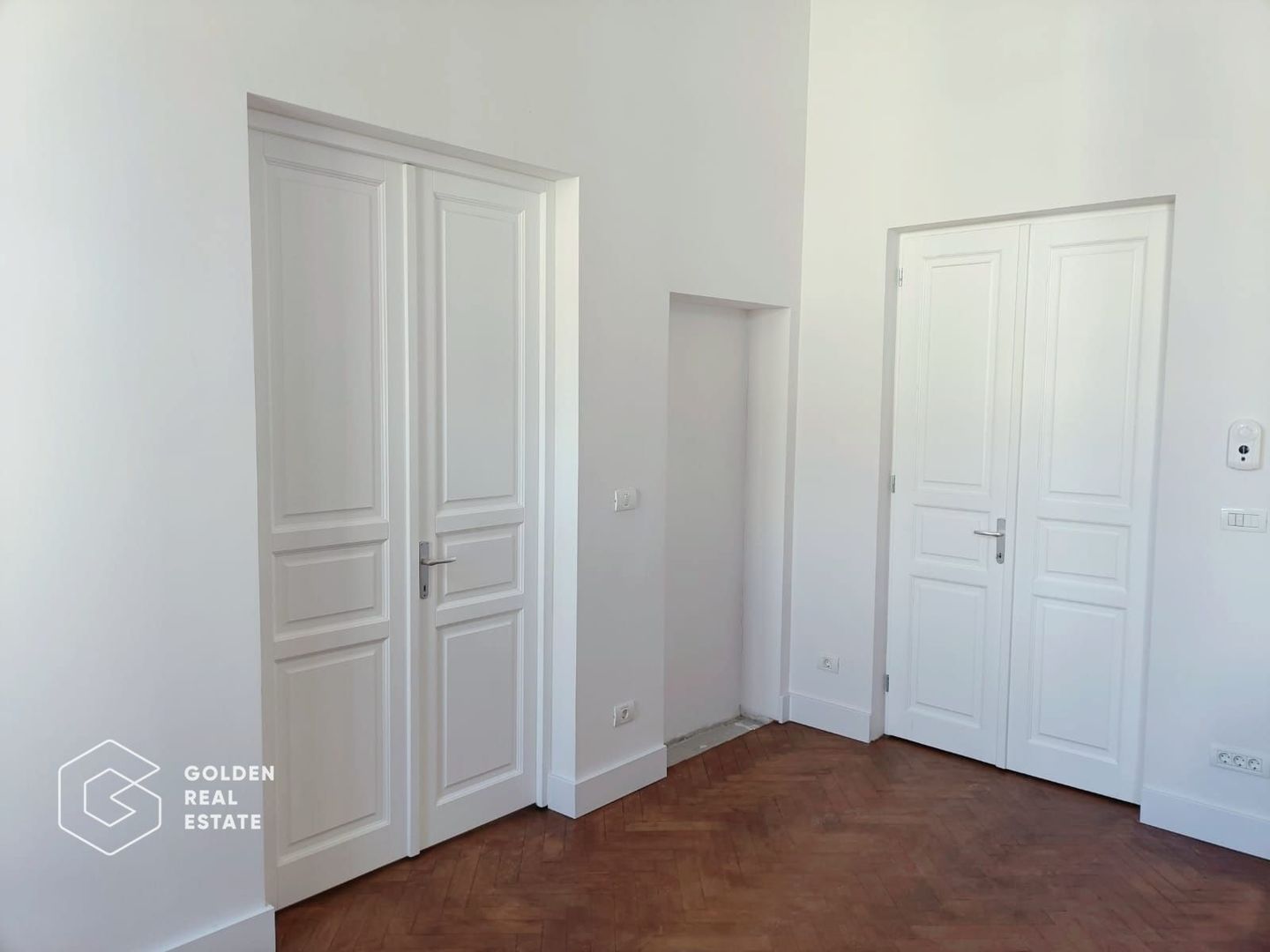 Apartament ultracentral cu 3 camere si vedere spre Hotel Continental - Poză 5