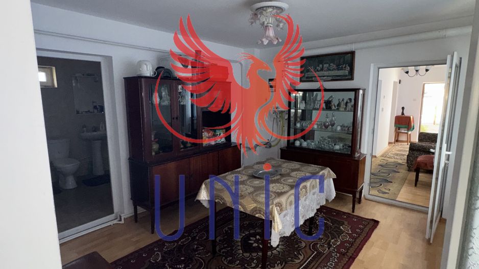 Casa situata in orasul Bals! - Poză 17