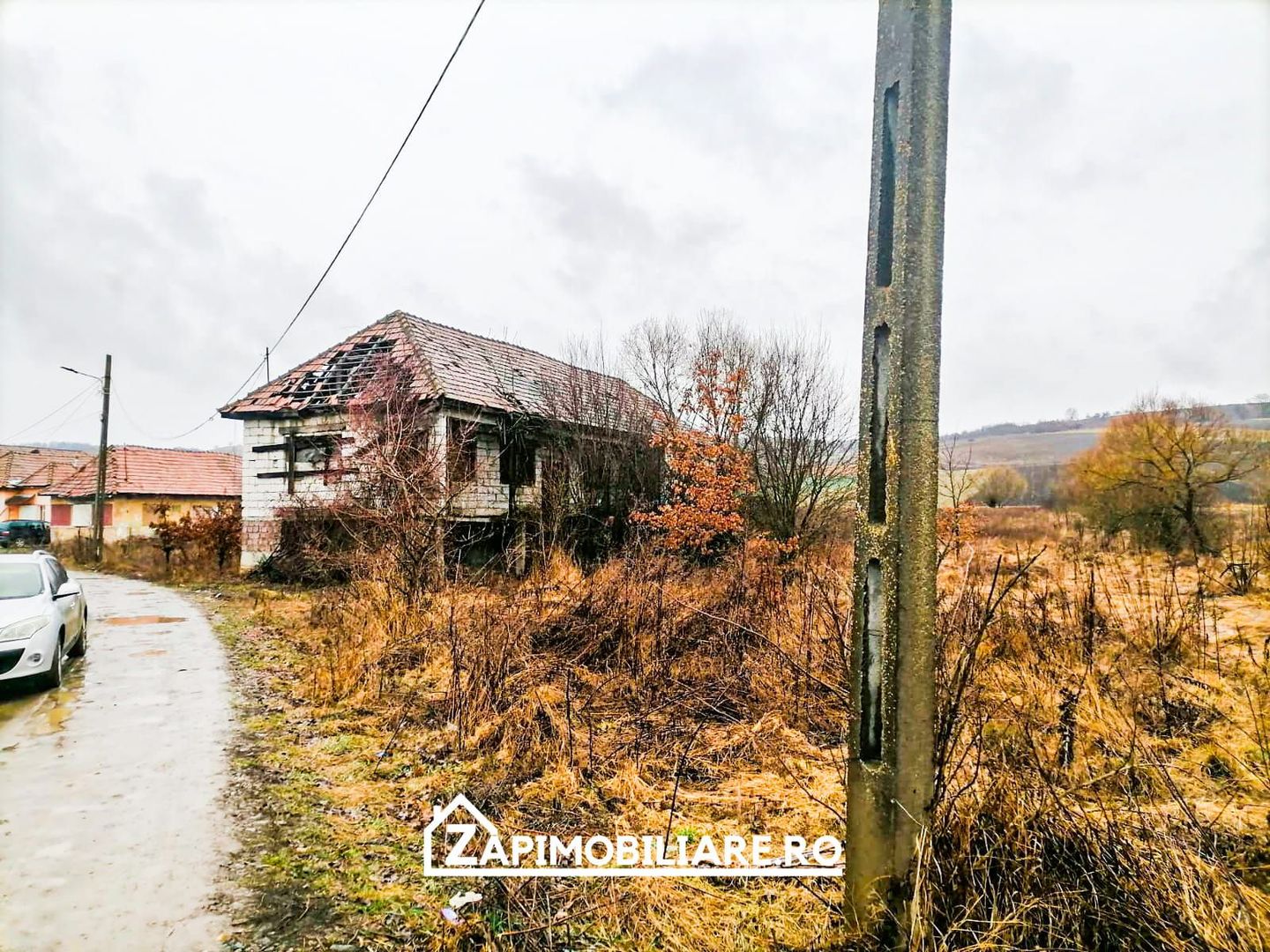 Craciunesti - Casa la rosu - 356 mp +  teren 1160 mp - Poză 3