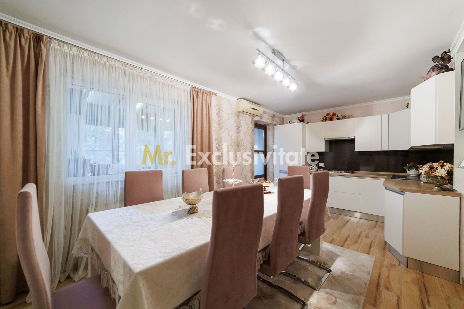 Eleganță și confort pe 500 mp de teren - Vilă în Ștefănești - Poză 11