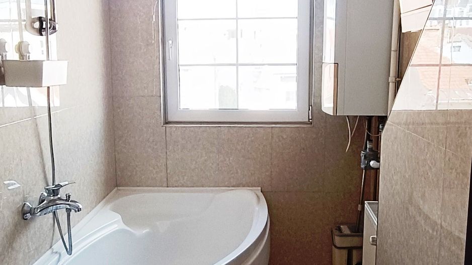 Garsoniera mibilata si utilata,central langa baza colinei - Poză 7