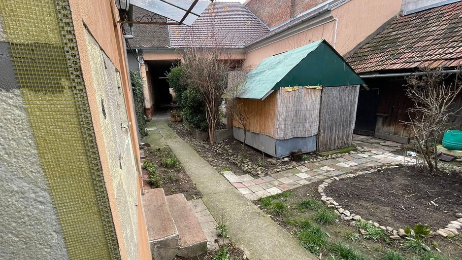 Apartament la curte comuna ULTRACENTRAL - Poză 4