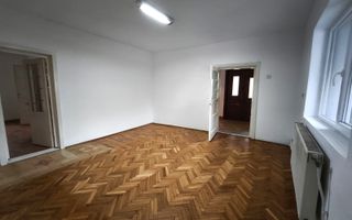 Casă de vânzare | 2 min de Centrul Vechi | garaj | curte proprie - Poză 7