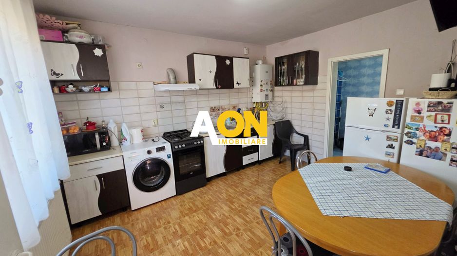 Casa cu 2 camere + anexe, toate utilitatile, 295 mp teren, zona Centru - Poză 5