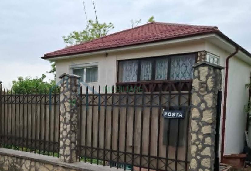 Casă spațioasă de vânzare în zona Podul de Fier, Iași - Poză 1