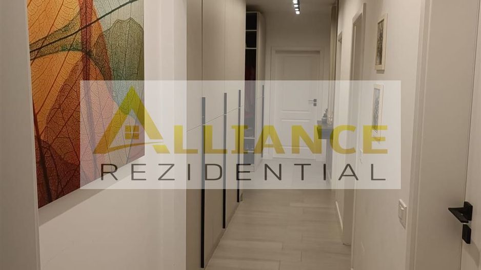 Grand Kristal ~ Apartament 3 camere decomandat - Poză 4
