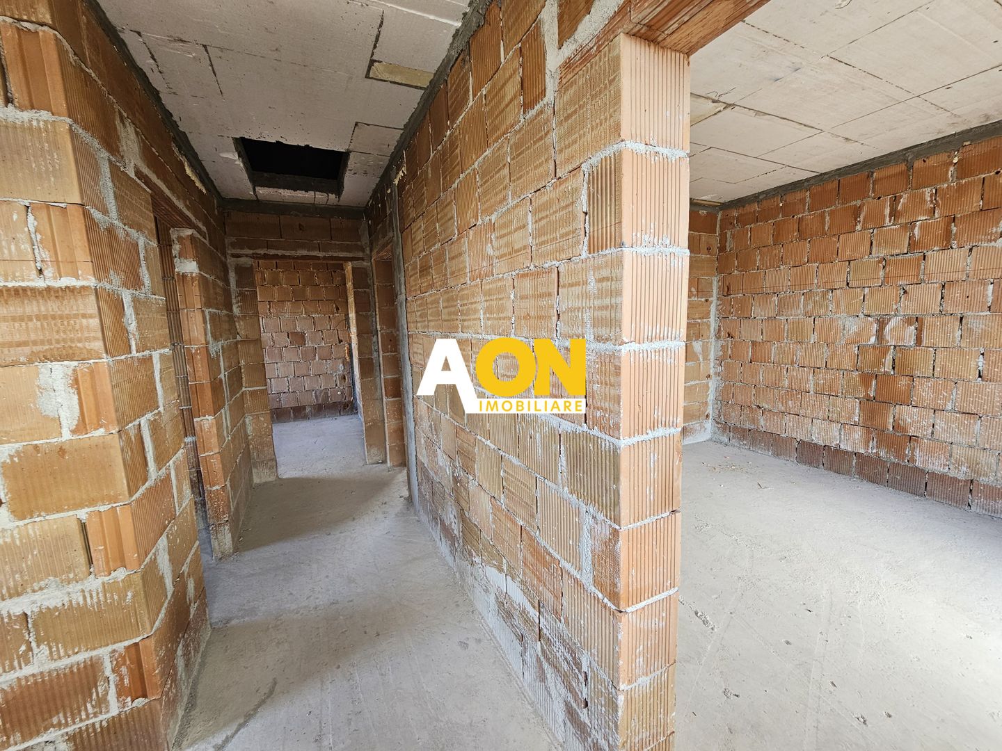 Duplex modern 121 mp utili, 4 camere, curte 315 mp, zonă liniștită - Poză 8