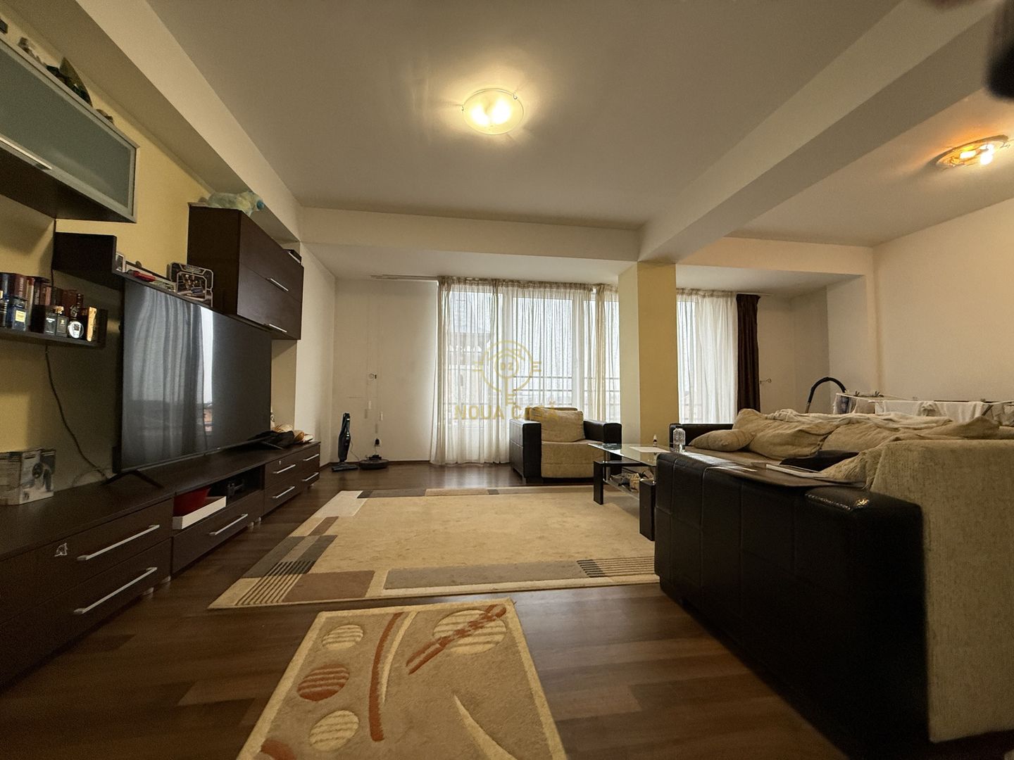 De vanzare Apartament 3 Camere 99MP Mobilat/Utilat - Poză 2