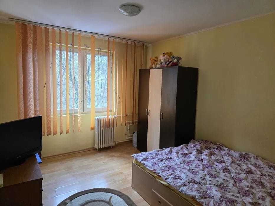 De vanzare apartament 3 camere Crangasi - Poză 1