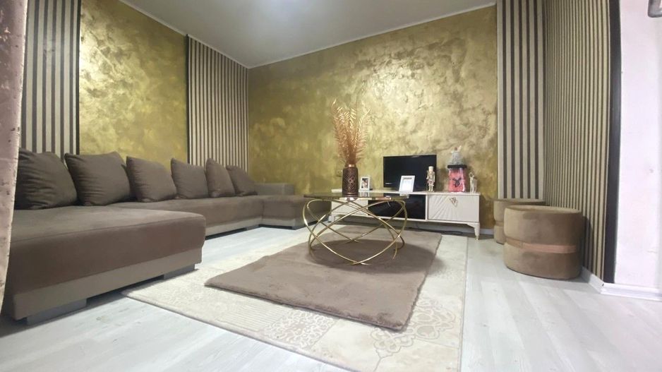 Casă de vânzare în Răzvad, la o distanta mica fata de oras! - Poză 1