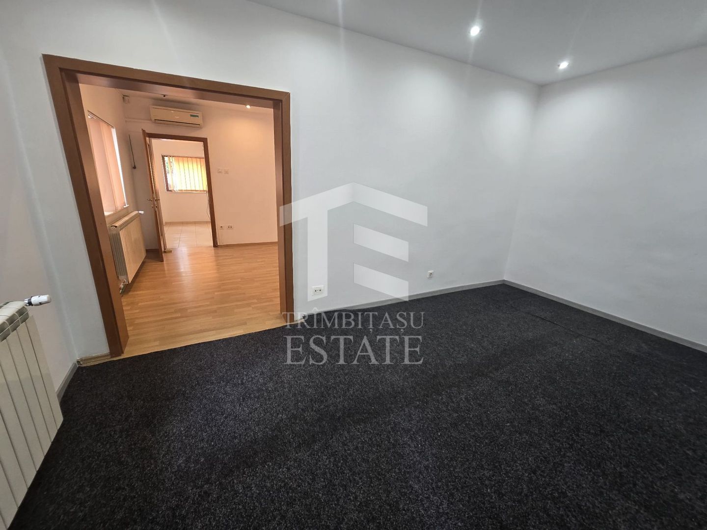 CENTRU- Casa ideala pentru birouri | studio | cabinet | gaz | curte - Poză 10