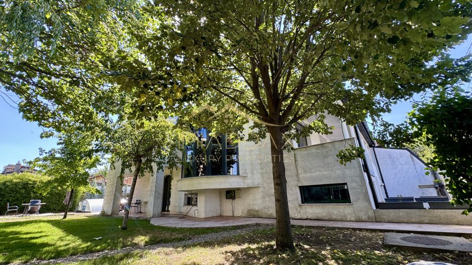 Vila cu 5 camere *344mp* + 800mp Teren // Zona Bucurestii Noi - Poză 1