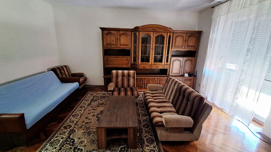 Apartament cu loc de parcare și grădină proprie - de închiriat - Poză 1