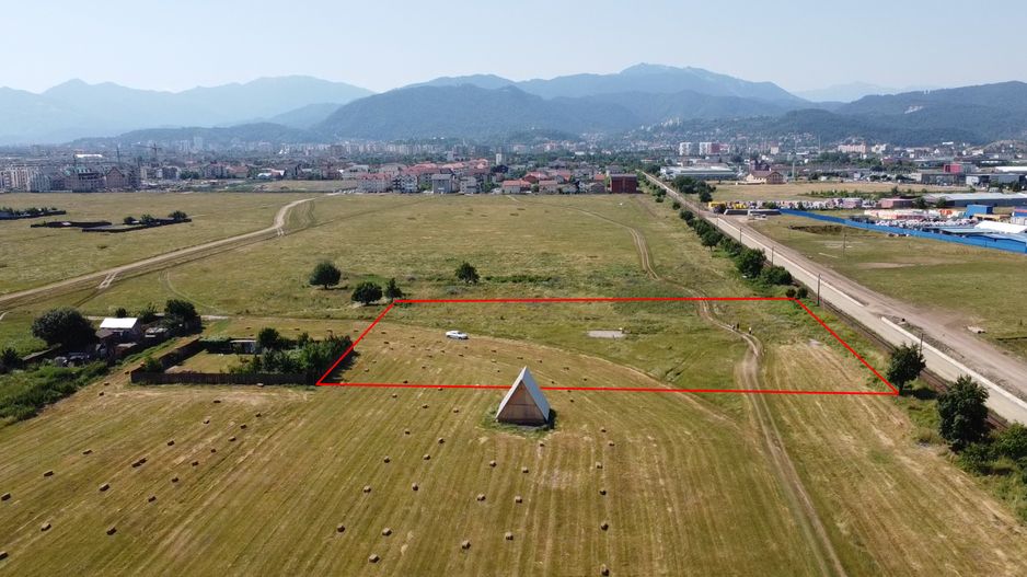 Peste 4.000 mp teren intravilan Rezidential/ Investitiona - Poză 1