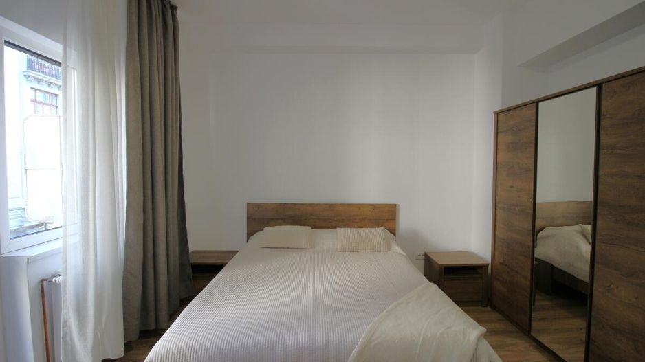 Piata Romana, 4 camere 138 MP total, Etaj 2/9, renovat - utilat, liber - Poză 16
