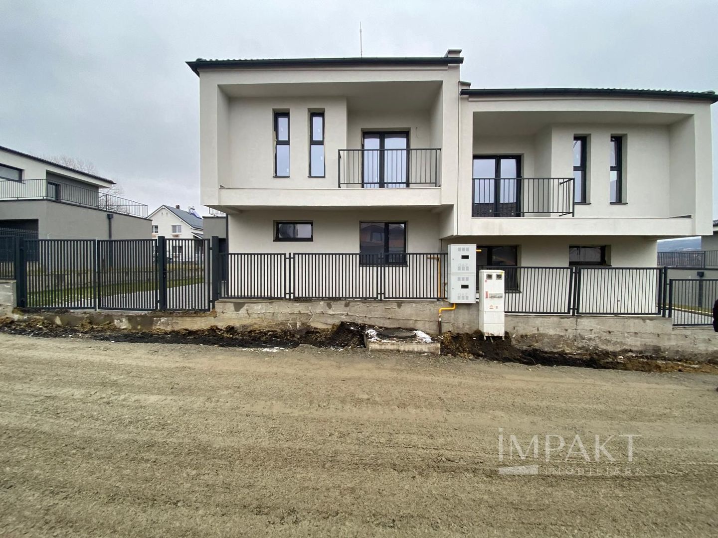 Unitate Locativa Semifinisata cu Teren de 350 mp in Chinteni - Poză 2