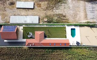 Vila de vanzare in APA-NORD  cu 2 Piscine/Zona de Relaxare/Acces lac - Poză 12