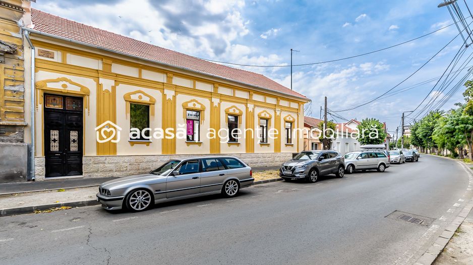 Vilă cu caracter, renovată complet, str. George Coșbuc - Poză 1
