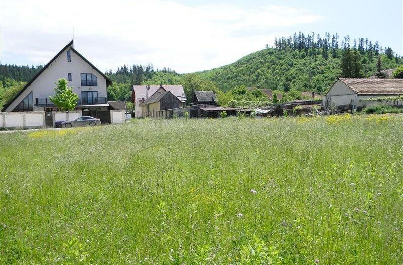 Teren intravilan cu utilitati in centrul comunei Cristian - Poză 1