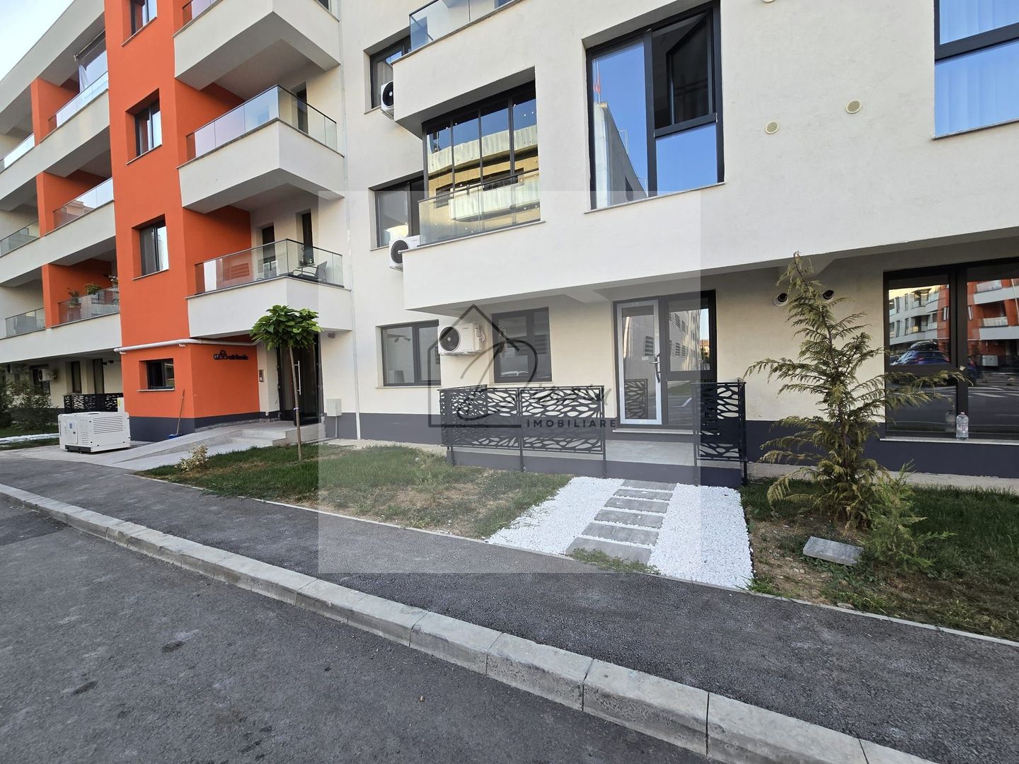 Spatiu comercial Pipera Rond OMV | ideal birou I parcare subterana - Poză 4