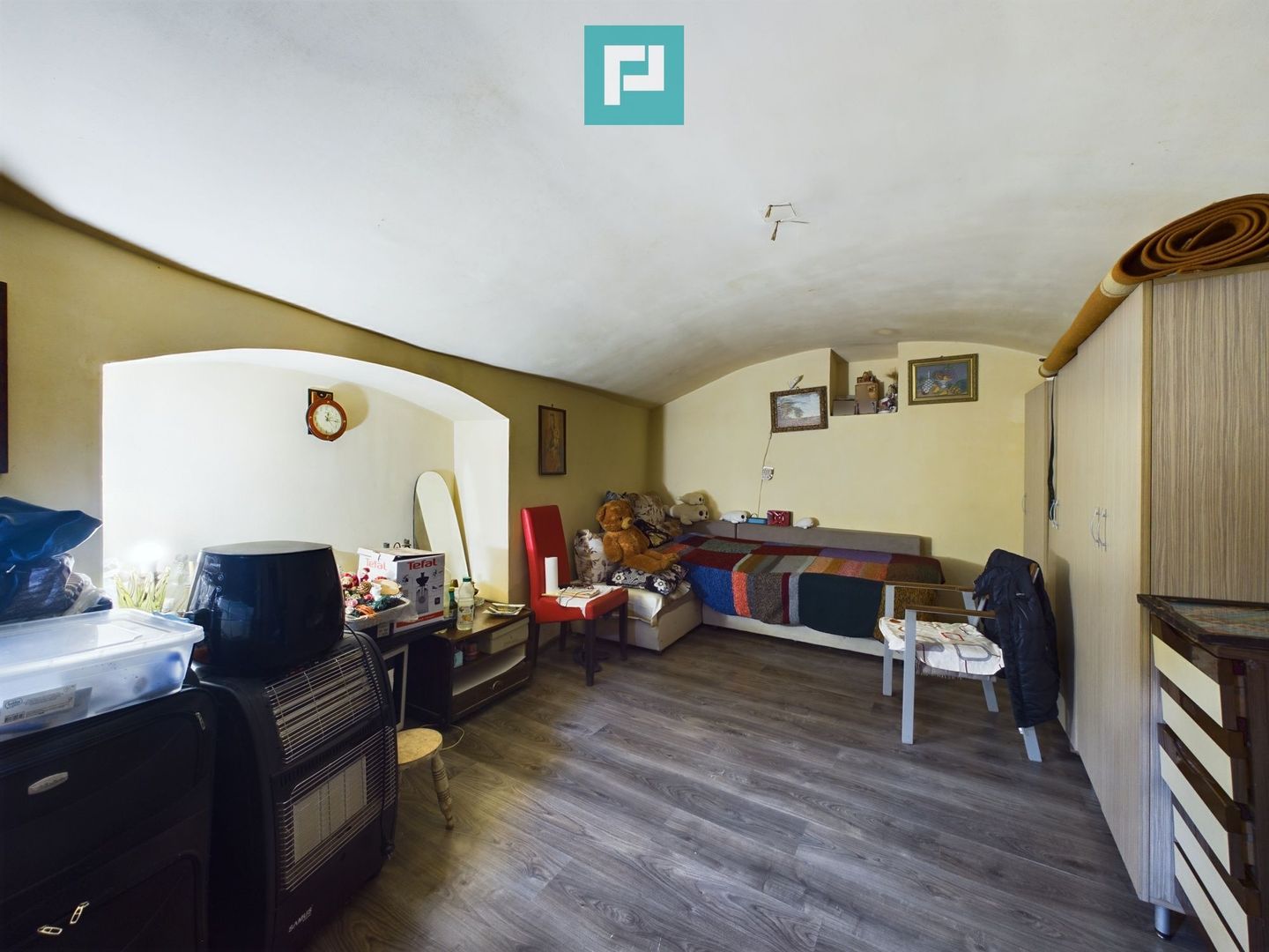 Apartament la curte comuna, Boul Roșu. - Poză 9