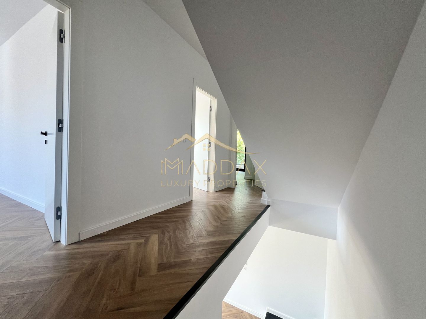 Vilă **6 camere  **451mp // Zona Iancu Nicolae - Poză 50