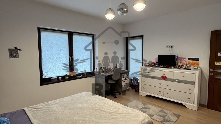 Casă de tip triplex la vânzare 6 camere /Șelimbăr /Secția 1 de Poliție - Poză 11